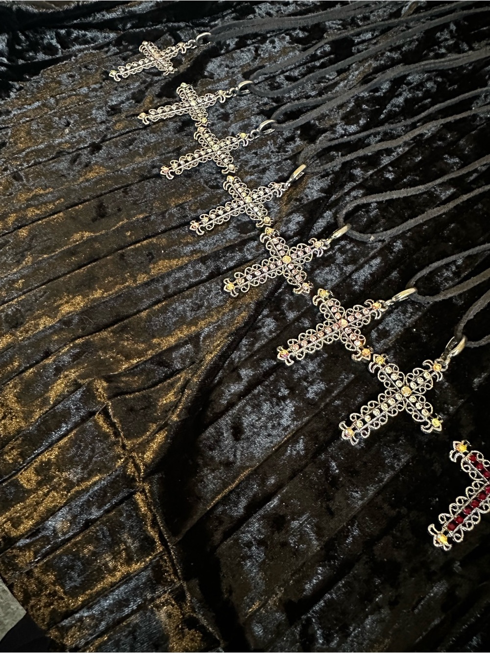 Lot of 8 Cross Pendant Necklaces – Assorted Colors – Craft & Jewelry Lot - Picture 14 of 16
